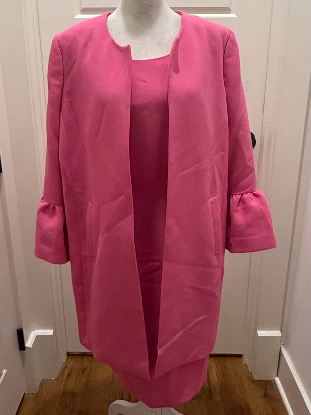NWT. Albert Nipon Two-Piece Trumpet-Sleeve Coat & Dress Set. Blossom Pink. 12.